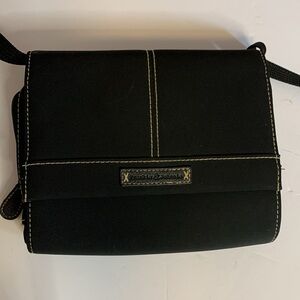 FRANKIE AND JOHNNIE BLACK NYLON CROSSBODY…LOTS OF STORAGE…PERFECT FOR TRAVEL…❤️